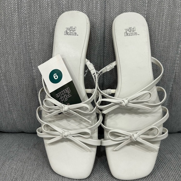 wild fable Shoes - Wild Fable White Strappy Sandals size 8.5